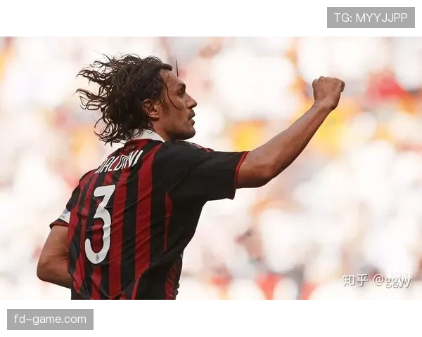 马尔蒂尼技术风格深度解析:现代后卫防守艺术的多维演绎 马尔蒂尼技术风格深度解析:现代后卫防守艺术的多维演绎