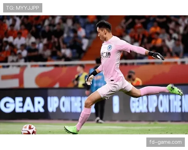 阿什利·扬关键贡献助球队取胜，状态回暖引关注